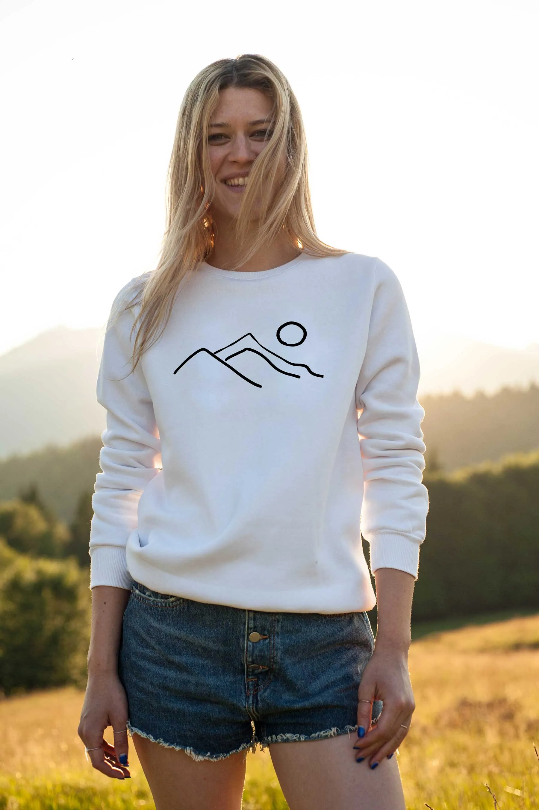 THE MOUNTAIN Sweatshirt